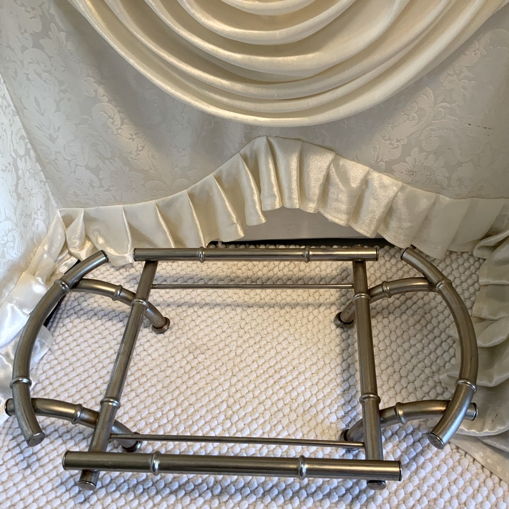 METAL BAMBOO SERVING RACK